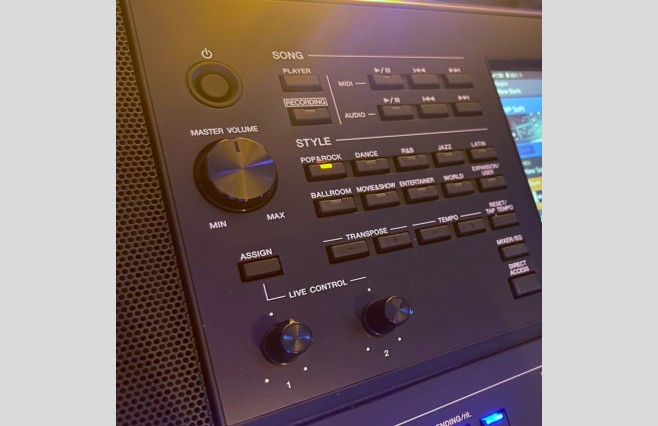 Used Yamaha PSR-SX700 Keyboard (SN:BCOH01092) - Image 5